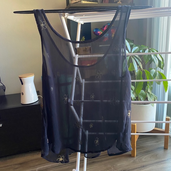 Hollister Sheer Tank - Picture 3 of 4